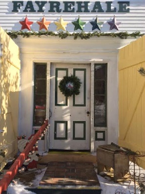 Shops At Fayrehale Entrance Wreath with Cardinal Tin
