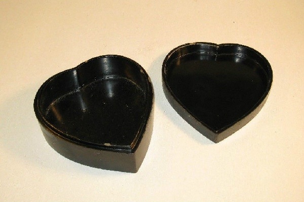 19th Century Heart Shaped Box w/ Inlaid Mother Of Pearl Decoration
