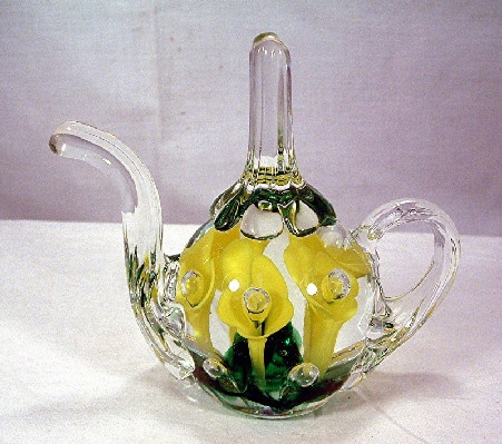 Teapot Shaped Ring Holder w/ Yellow Flowers - St. Clair Glass - Vintage - Image 2
