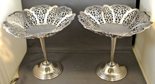 Pair - Vintage - Ca. 1936 - International Silver Silver Plate “Lovelace” Pattern Compotes - Image 4