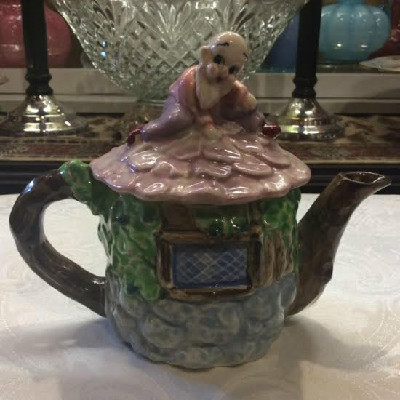 Elf House Tea Pot - Vintage - Unmarked - Probably English