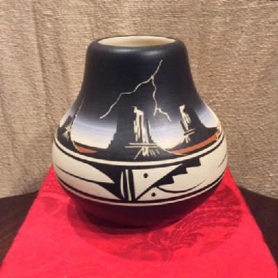 Navajo Indian Pottery Vase / Jar - Signed Navajo w/ Artisan Signature