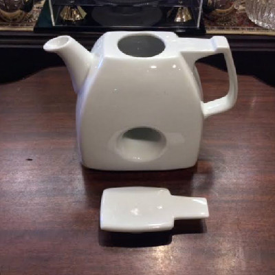 White Porcelain Donut Tea Pot - Art Deco - Funky & Fun - Image 3